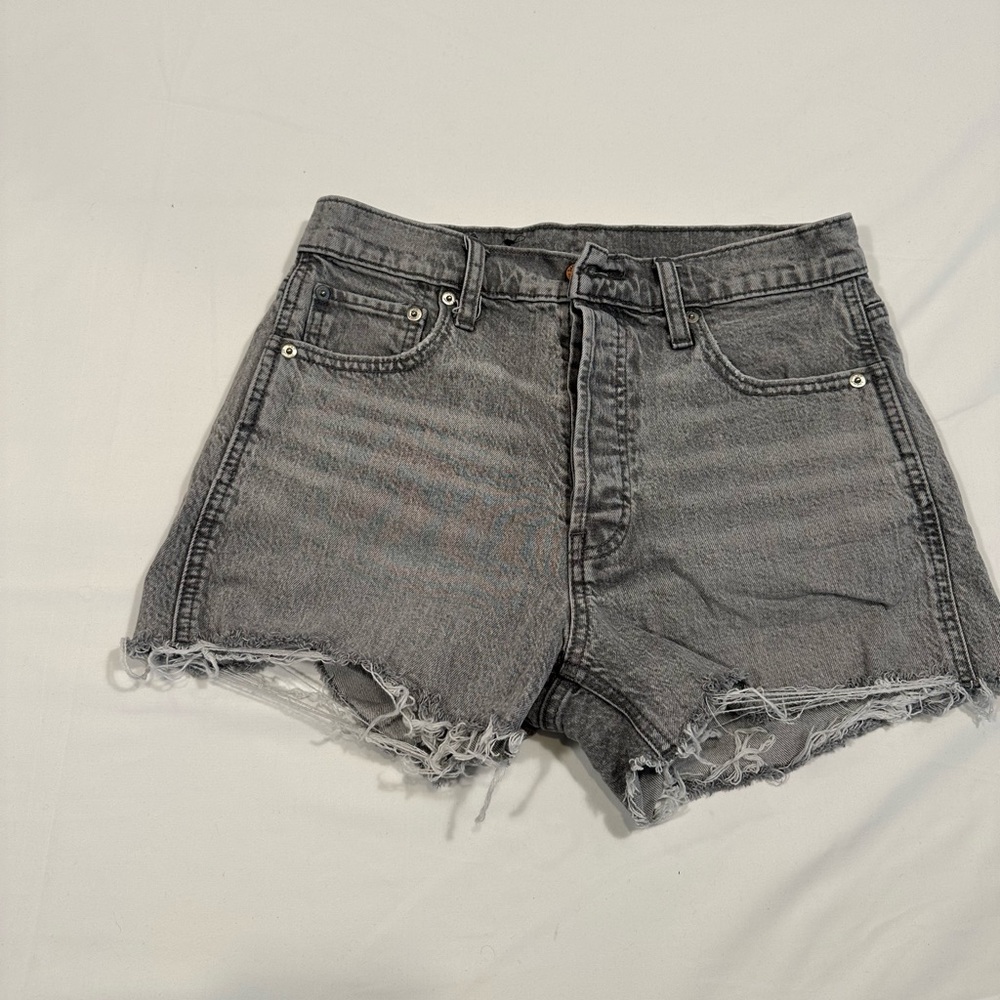 Gap high rise cheeky short. Size 28/6R